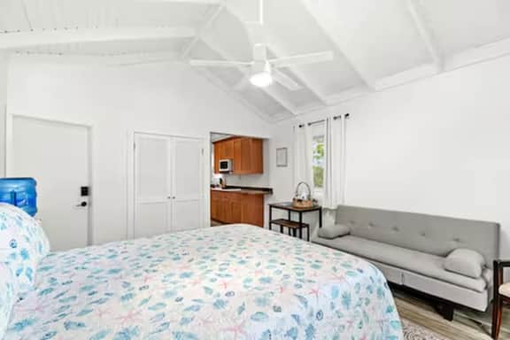 Isla Vista Estate - Studio